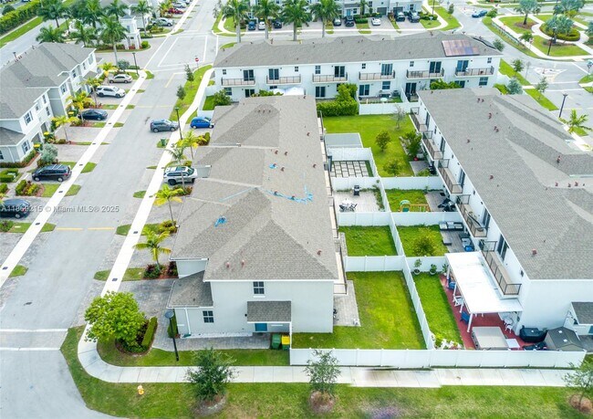 Building Photo - 750 SE 16th Ct