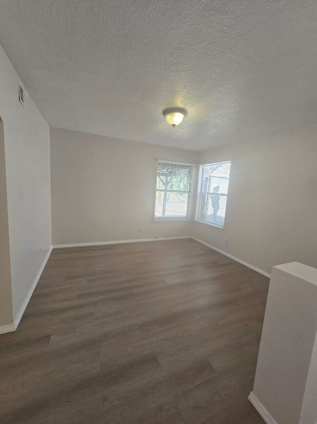 Building Photo - Beautiful 4 Bedroom 2 1/2 Bath Home in a Highly Desirable Neighborhood!