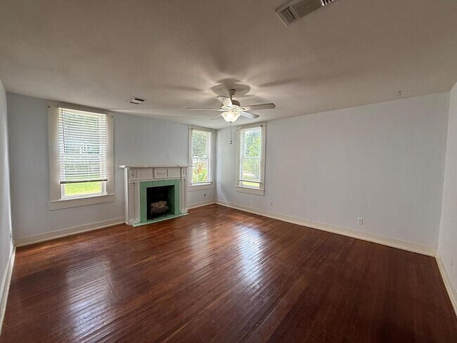 Building Photo - 509 N Peachtree St