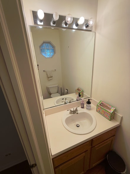 Powder Room - 5395 Elizabeth Place