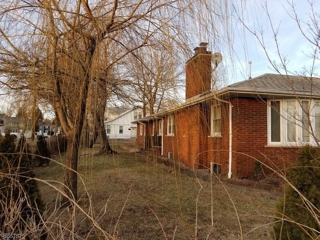 Building Photo - 1789 Vauxhall Rd