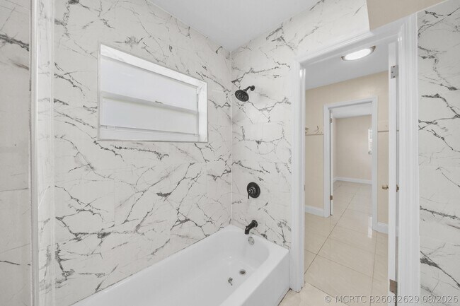 Building Photo - 4921 NW 39th St