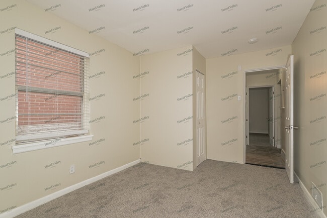 Building Photo - 6926 Greenway Ave