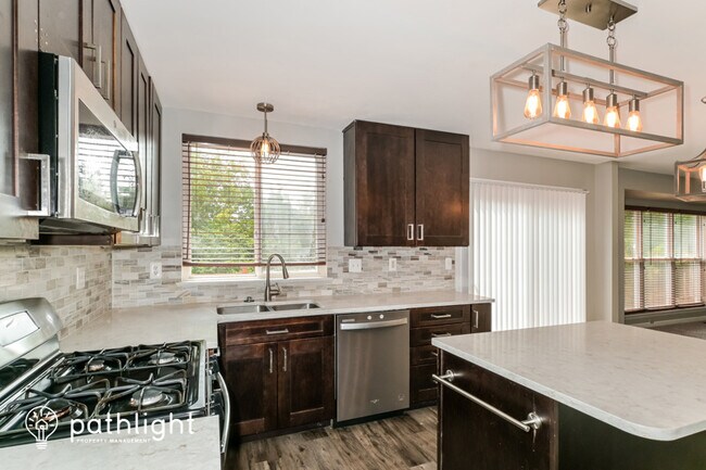 Building Photo - 472 Summer Top Ln