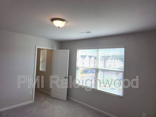 Building Photo - 1060 Maple Br Cir