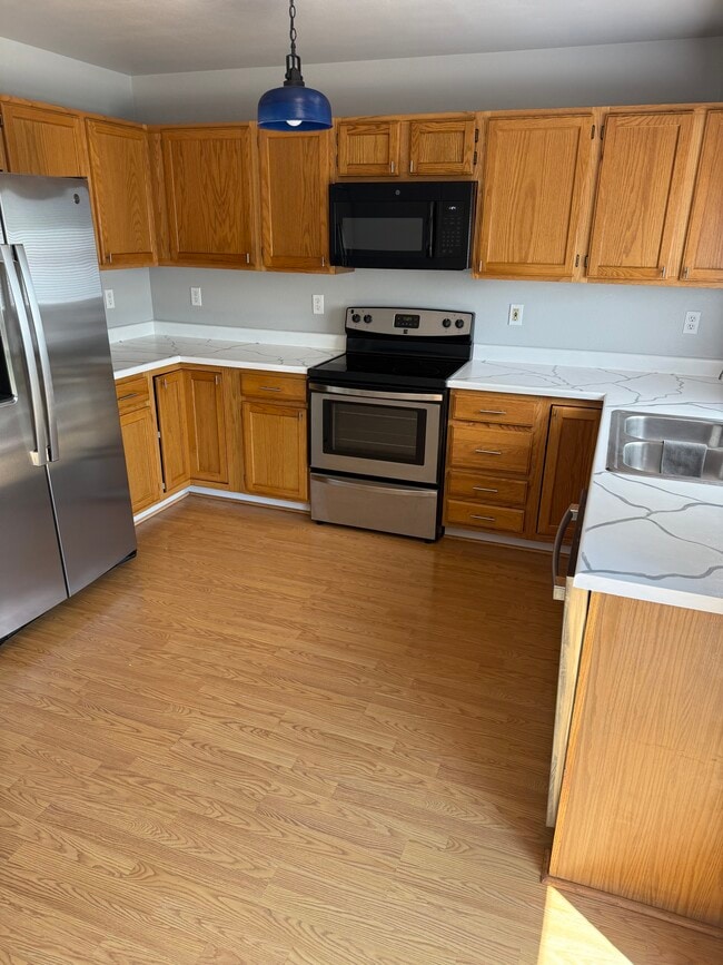 Building Photo - 6645 Greylock Dr