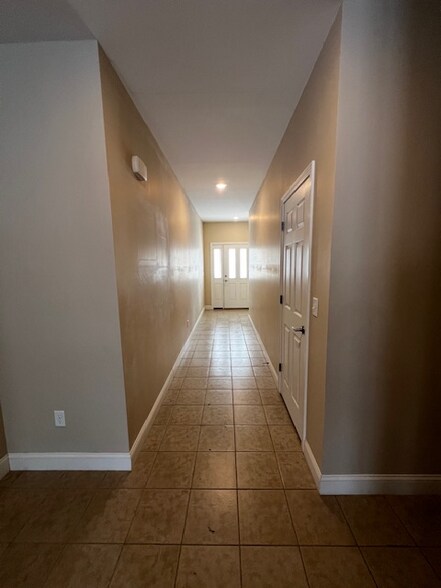 Building Photo - 2 Huntville Rd