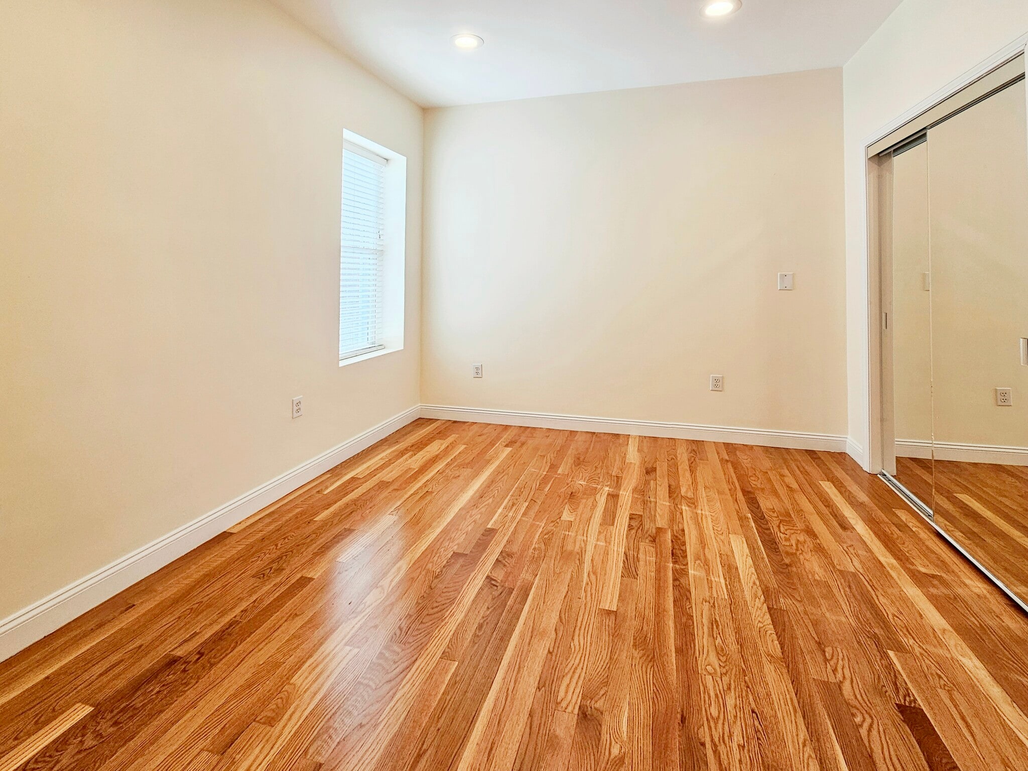 Building Photo - 1803 Beacon St