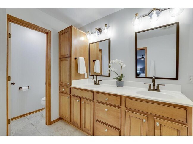 Building Photo - 645 Ramsey Cir