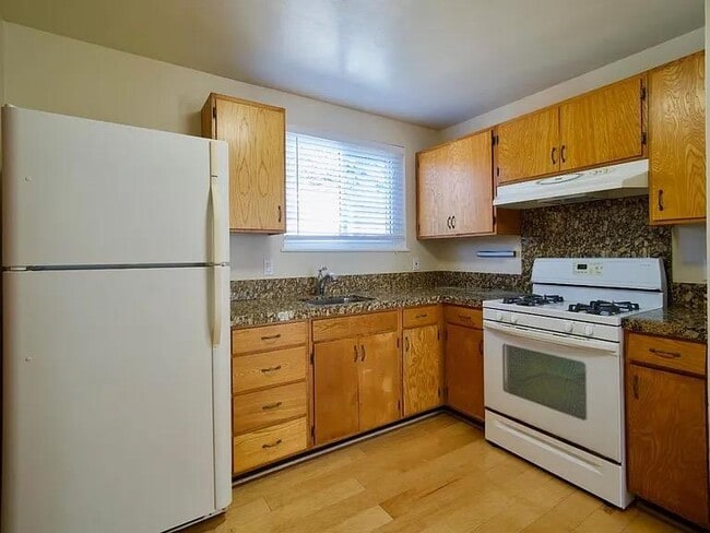 Building Photo - 621 Forest Lake Dr