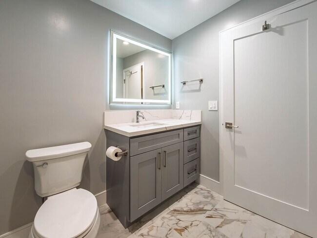 Building Photo - High-End Living Starts Here – Custom Finis...