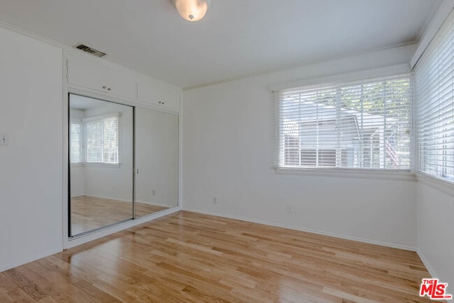 Building Photo - 5112 Auckland Ave