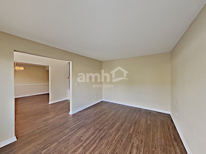 Building Photo - 682 Rock Hill Pky