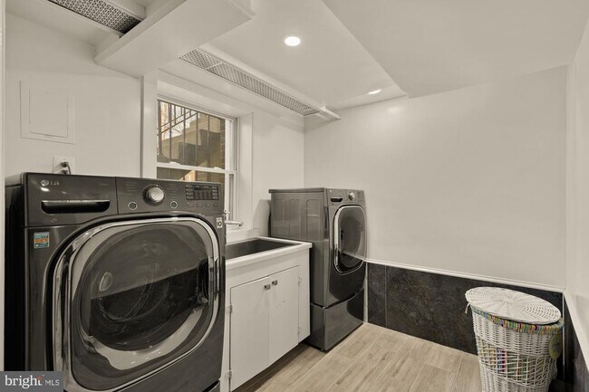 Building Photo - 7932 Orchid St NW