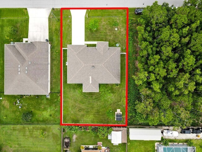 Building Photo - 6700 NW Omega Rd
