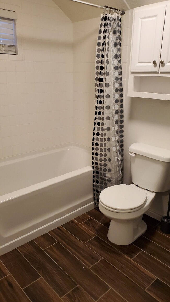 Building Photo - 2 room with private bath in a shared resid...
