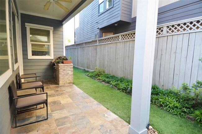 Building Photo - 8610 Ashland Way