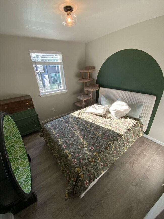 Building Photo - AVAILABLE NOW! Spanaway Home 3bdr & 2.5 bath 2 car garage & UPDATED FLOOR PLAN