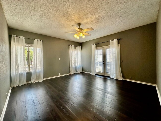 Building Photo - 1 Bedroom Townhome at Quinlans Crossing
