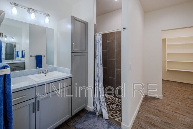 Building Photo - 7756 Sierra Vista Dr