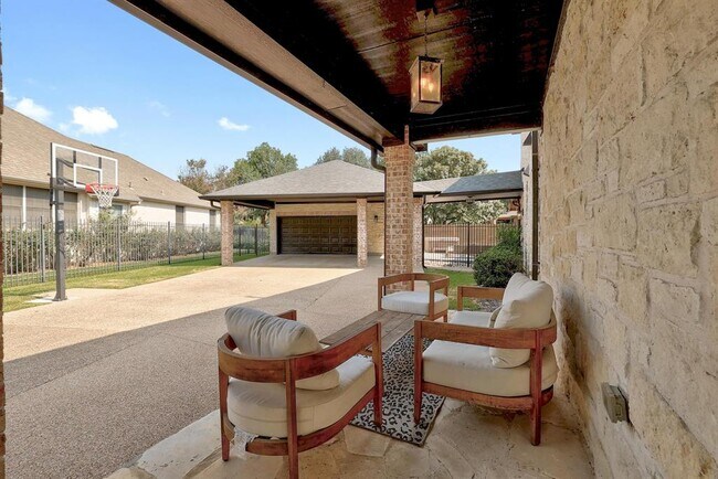 Building Photo - 104 Hazeltine Dr