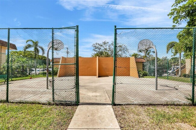 Building Photo - 2719 NW 39th Terrace