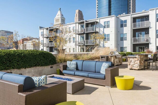 Building Photo - 132 Rosa Parks St