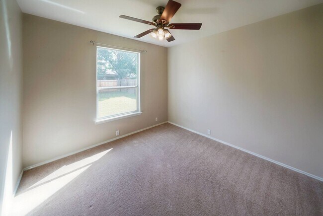 Building Photo - 4736 Green Bluff Dr