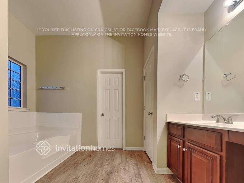 Building Photo - 4245 Arch Pass