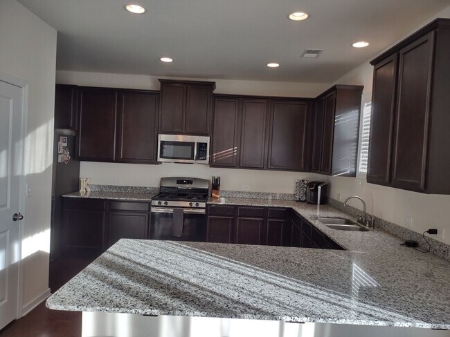 Building Photo - Fabulous Four Bedroom Home in Southeast Columbia!