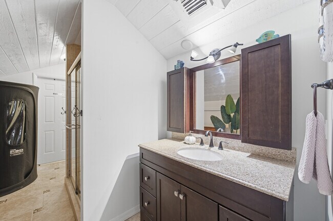 Building Photo - 117 S Palmway