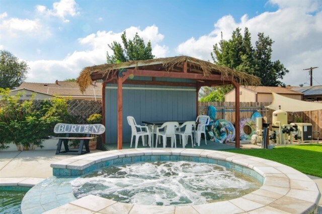 Building Photo - 4807 Luna Dr