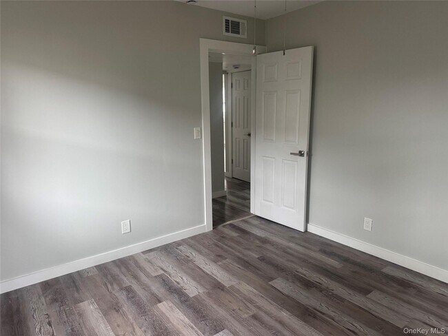 Building Photo - 216 E Hudson St