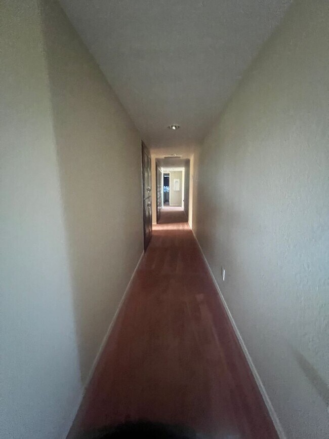 Building Photo - Nothing but short of Amazing - 3 Bedroom home!