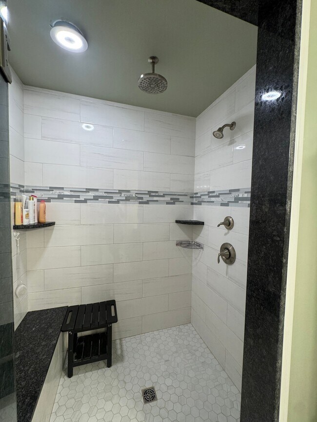Building Photo - 1017 Antonio Dr