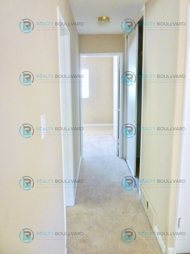 Building Photo - 1/2 Month Free! Charming 3-Bedroom Home in...