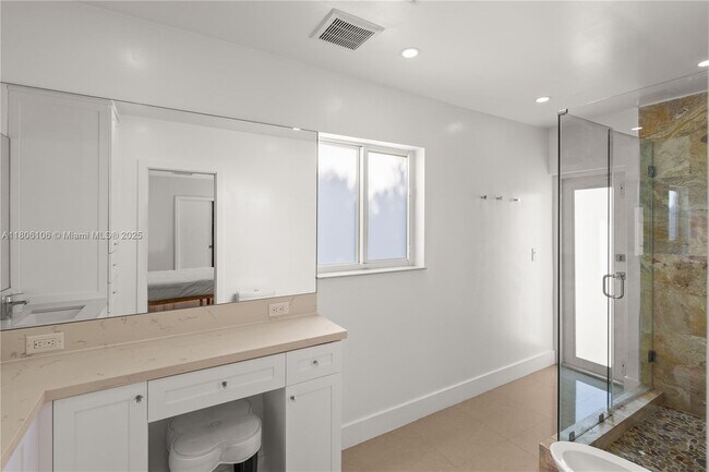 Building Photo - 5236 SW 64th Ave