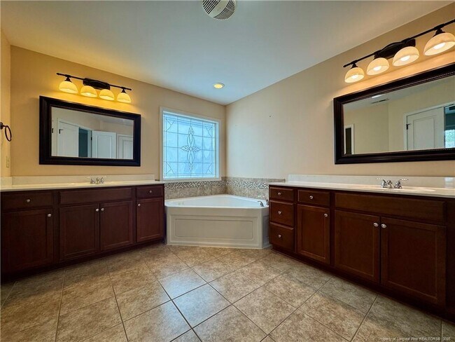 Building Photo - 2817 Truewinds Dr