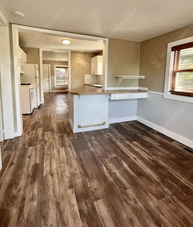 Building Photo - Super charming 2 BR cottage on the westside of Bend!