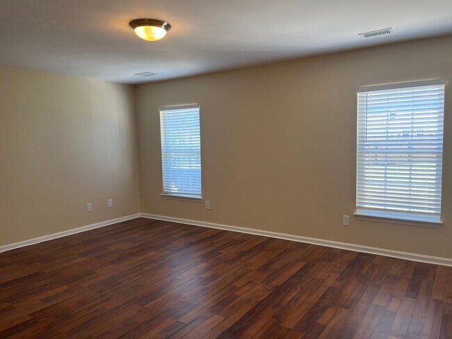 Building Photo - 111 Thistle Rd