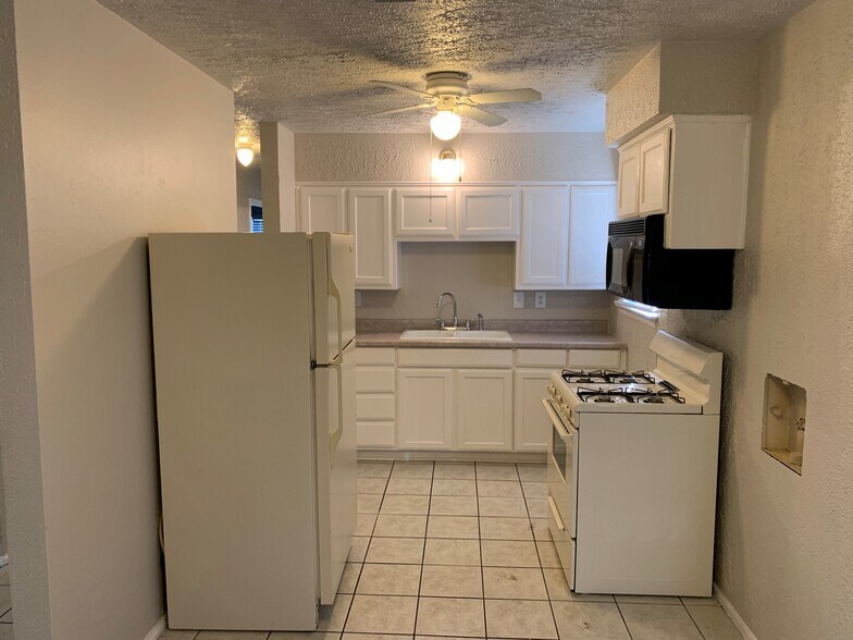 Building Photo - 603 Freestone Dr