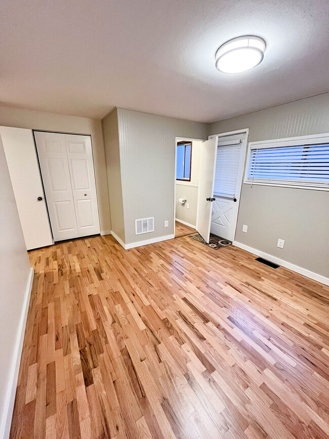 Primary suite with ensuite - 30126 2nd Ave SW