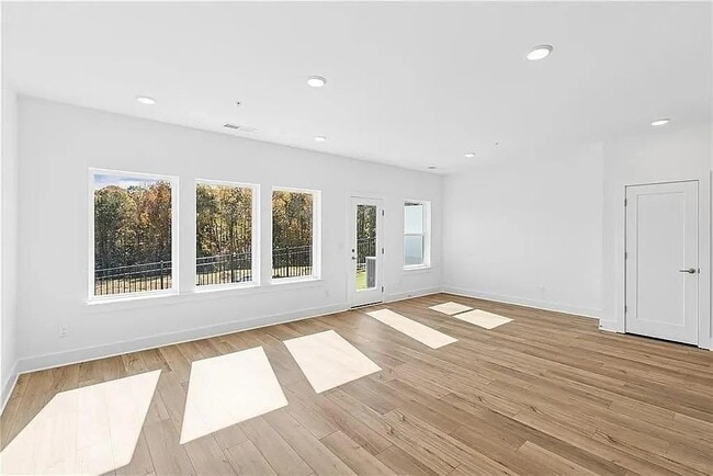 Building Photo - 166 Redbud Rd