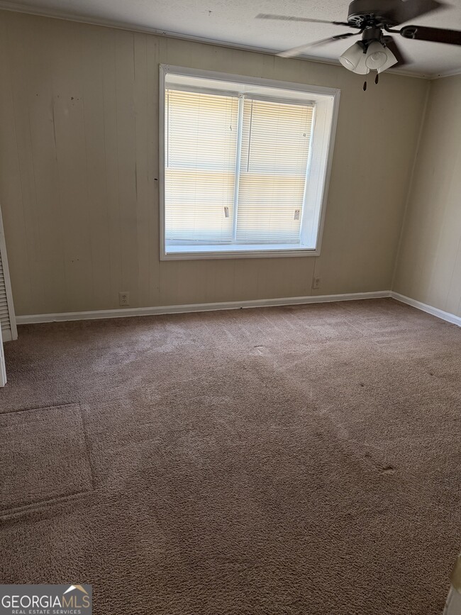 Building Photo - 1006 5th Ave