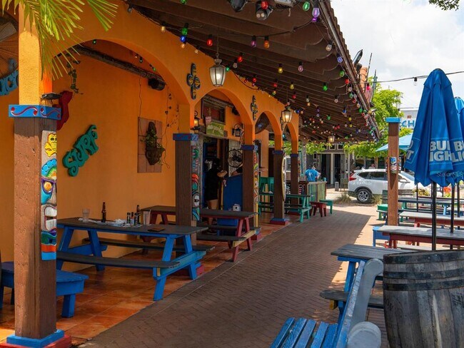 Building Photo - 5516 Avenida Del Mare