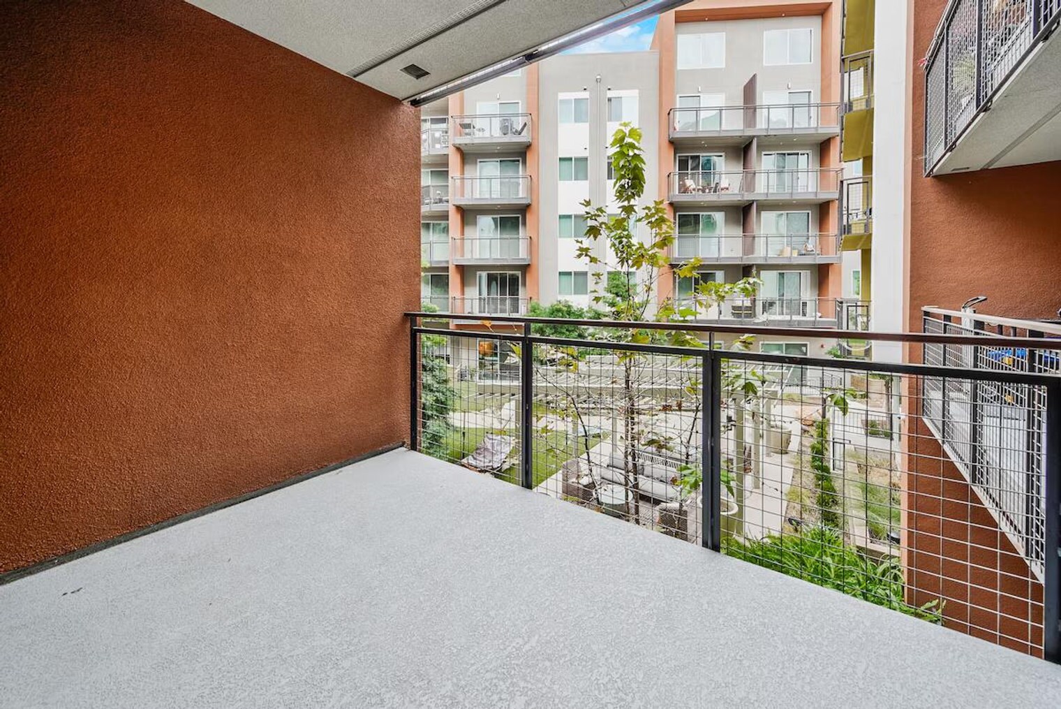 Building Photo - 375 Camino De La Reina