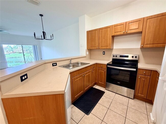 Building Photo - 5747 Isles Cir