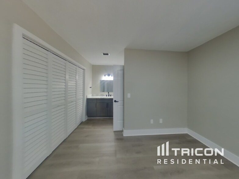Building Photo - 6825 Mitchell Cir