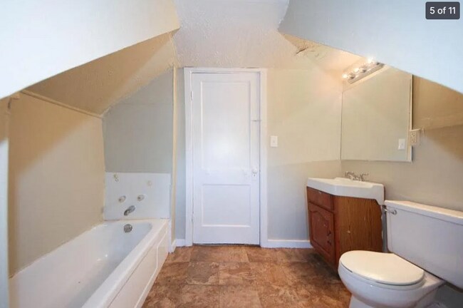 Building Photo - 2728 W Madison St