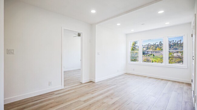 Building Photo - 2065-2067 1/2 Ivar